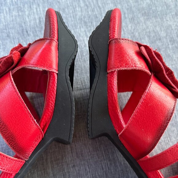 L'ARTISTE Shelly Red leather size 40/US 9 flower ankle strap shoes heels sandals - Picture 9 of 10